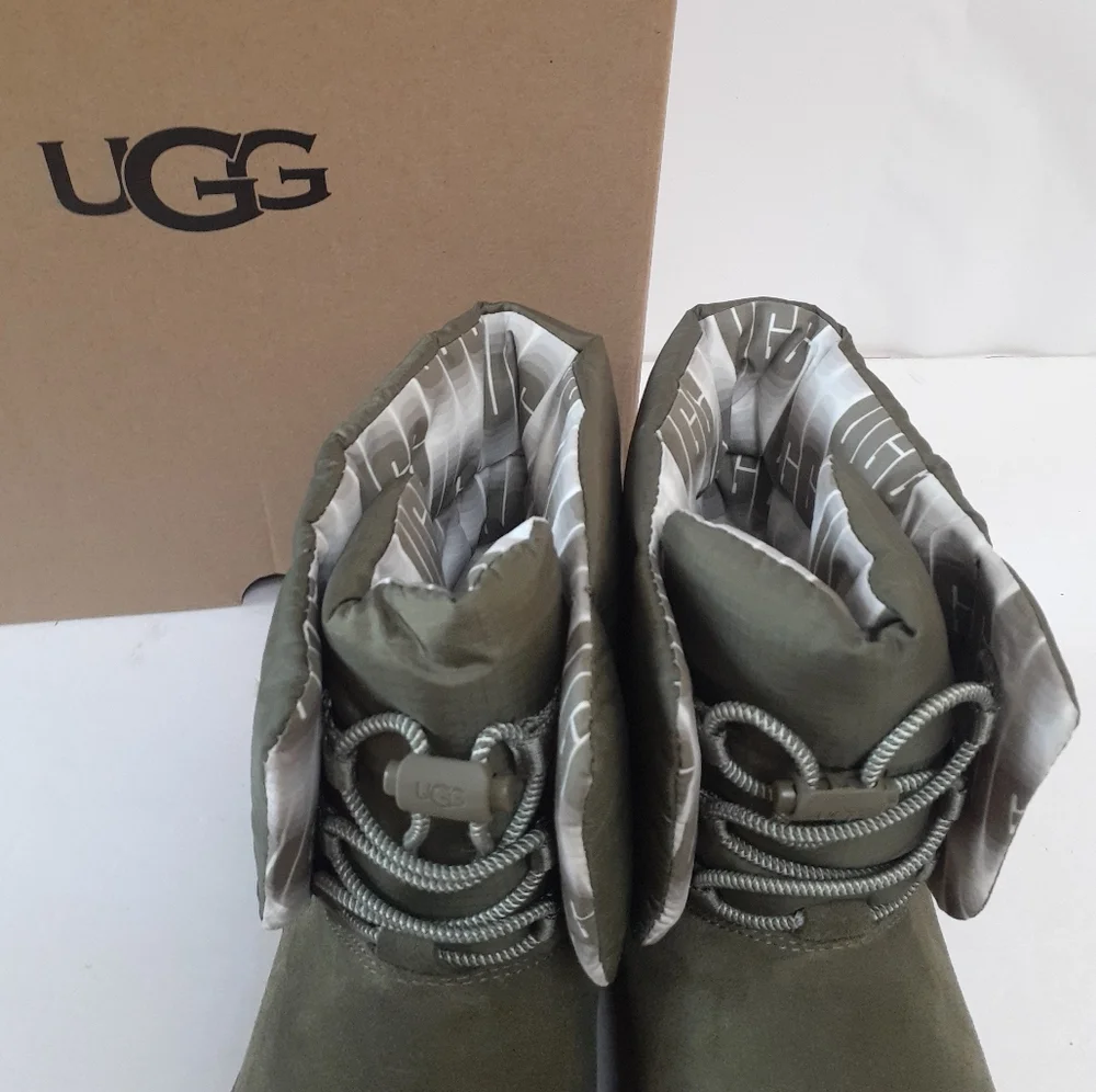 UGG Classic Maxi Toggle Boots Sz 9